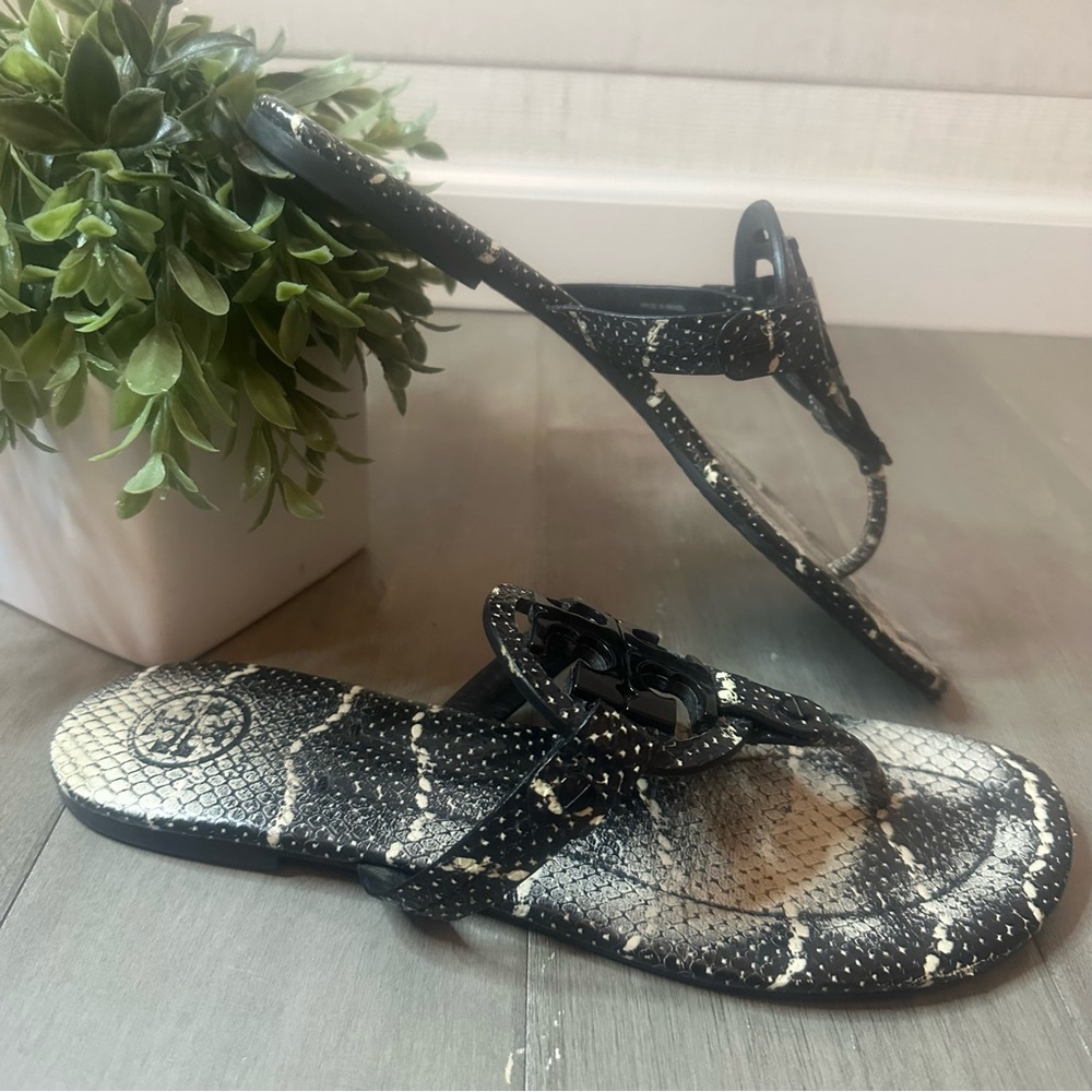 Tory Burch embossed snake sandals Cream/black
Women’s 9 - Picture 3 of 10